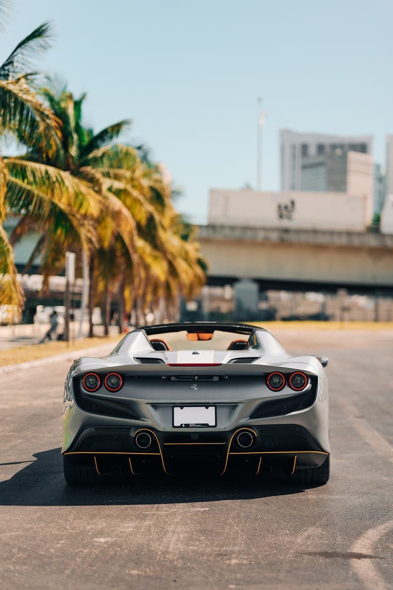 Ferrari F8 Spider in Grigio Titanio