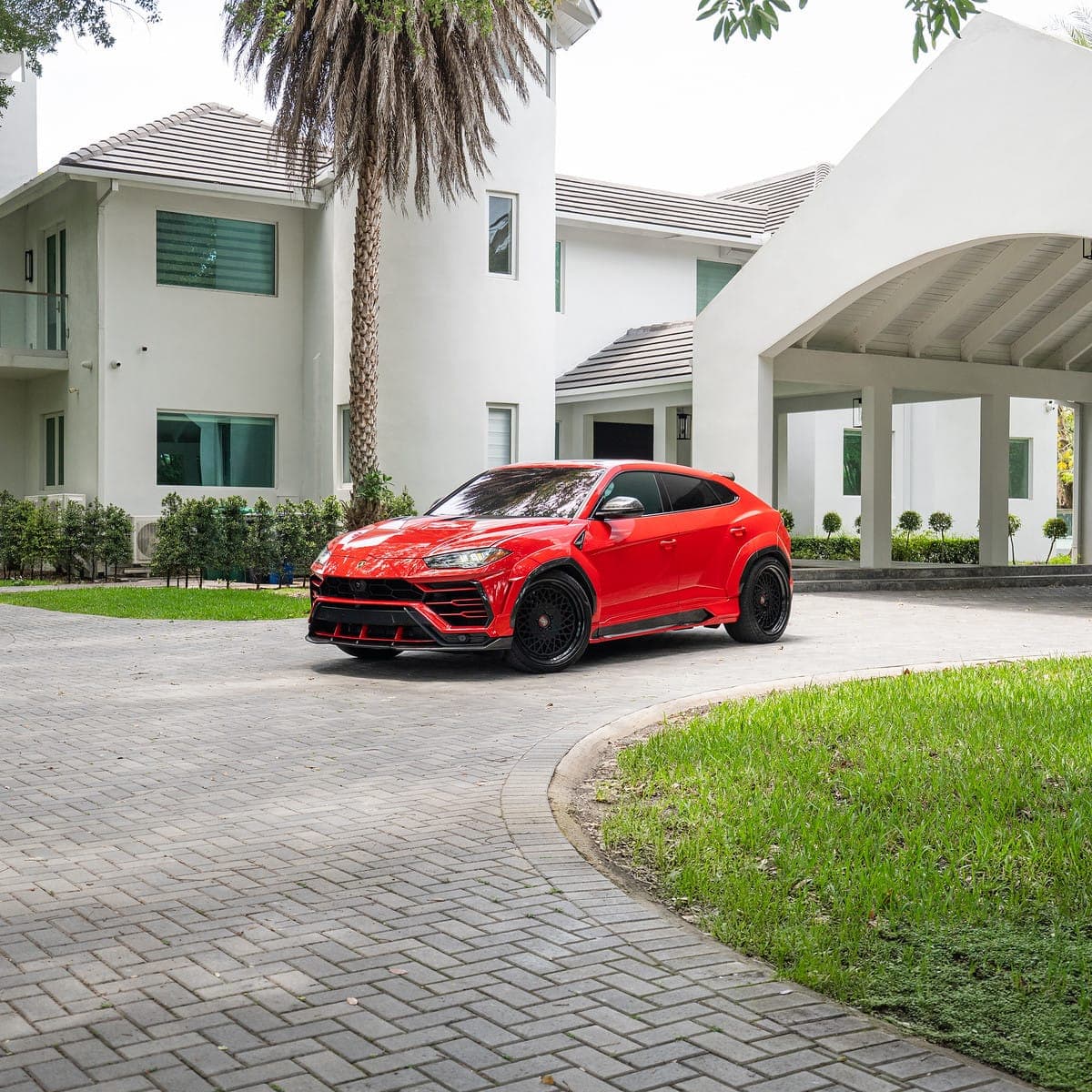 Lamborghini Urus Widebody in Rosso Mars