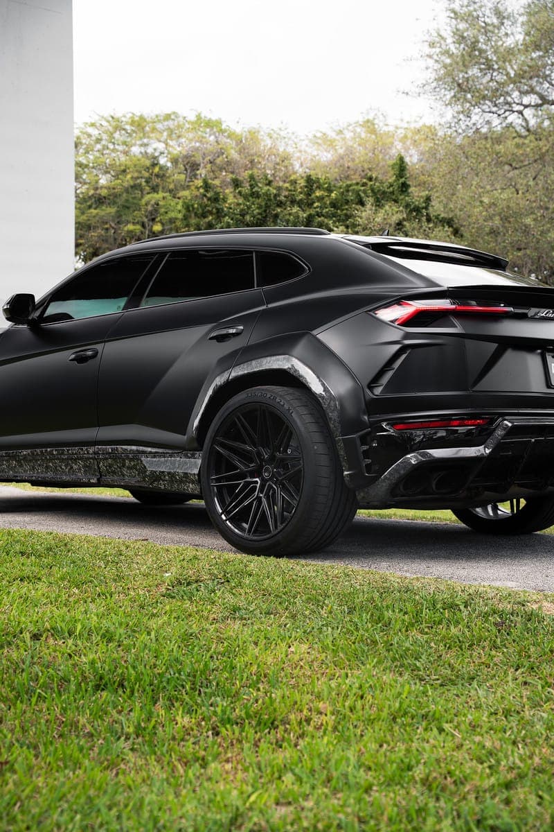 Lamborghini Urus Widebody in Matte Black